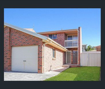 Spacious two bedroom townhouse in a quiet cul de sac. Complete with... - Photo 5