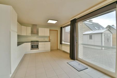 Halfopen gezinswoning met drie slaapkamers - Photo 4