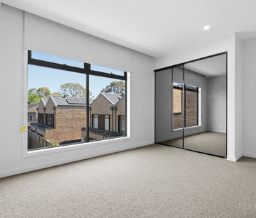 8 Bluebell Lane, Ivanhoe VIC 3079 - House For Rent | Domain - Photo 5