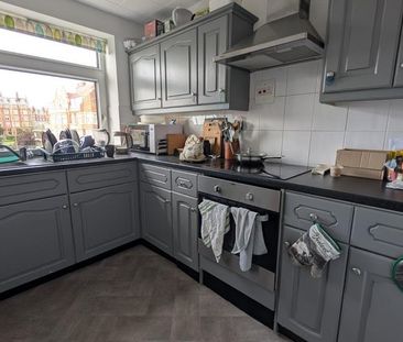 3 bedroom flat to rent - Photo 2