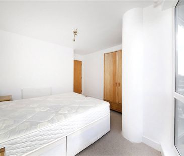 Arnhem Place, London, E14 3ST - Photo 4