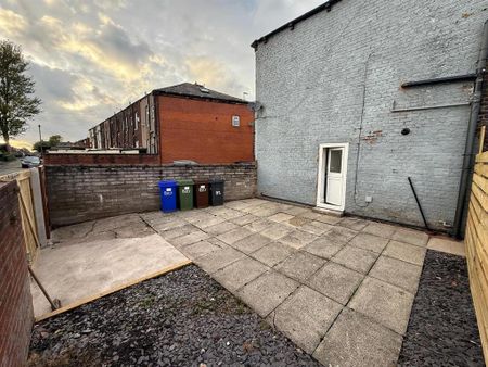 3 bedroom terraced house to rent - Photo 4