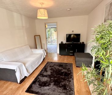 2 Bed Terraced House, Hither Farm Road, SE3 - Photo 2