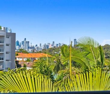 Stylish Fully-Furnished Apartment in Prime Southport Location! - Photo 6