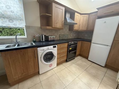 15 Kirklowe Drive, Upper Lisburn Road , Belfast , BT10 0LP - Photo 4