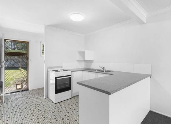 NEWLY RENOVATED 2 BEDROOM 1 BATHROOM UNIT IN PRIME EAGLEBY LOCATION - Photo 1