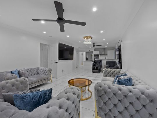 176 First Ave, Marsden QLD 4132 - House For Rent | Domain - Photo 1