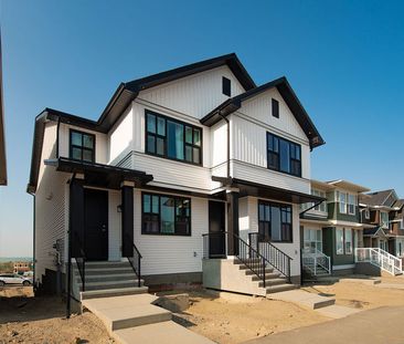 Beautifully Built 3 Bed Room Duplex in NW Calgary. | Calgary - Photo 1