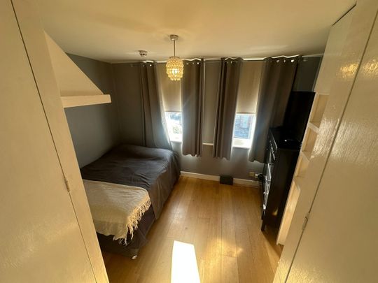 Room in a Shared Flat, Burnley Road, NW10 - Photo 1