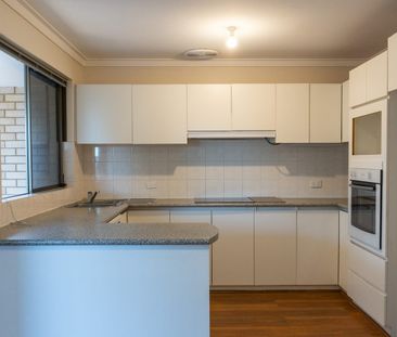 21 Honeysett Court, Hamilton Hill, WA 6163 - Photo 4