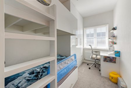 4 bedroom semi-detached house to rent - Photo 4