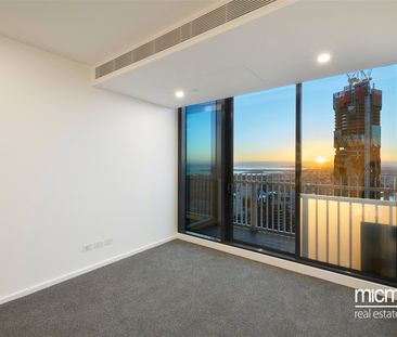 1712/560 Lonsdale Street - Photo 1
