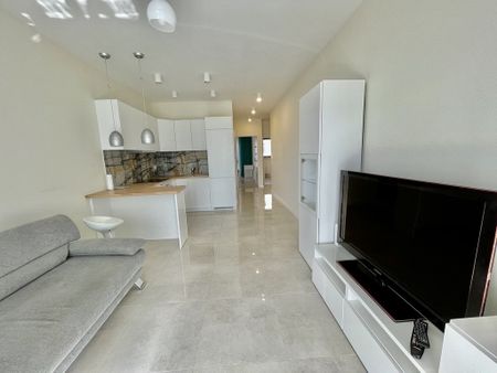 Ochota ul. Grójecka 3 pokoje z garażem , balkon - Zdjęcie 2