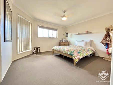 Spacious 3 Bedrooms Townhouse in a great location - Photo 3