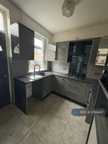 3 bedroom terraced house to rent - Photo 4