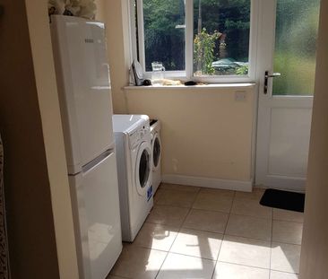 Large modern & spacious house - Havant Room 1 - Photo 3