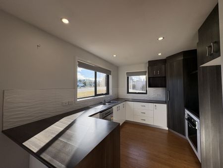 Enjoy the easy lifestyle, living here - Photo 5