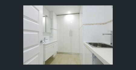 STYLISH AND SOPHISTICATED - Photo 4