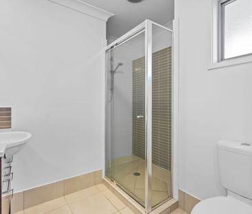 Modern Townhouse in Secure Complex - Convenient Marsden Living! - Photo 4