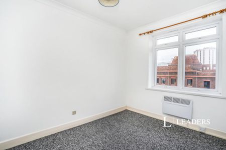 3 bedroom flat to rent - Photo 4