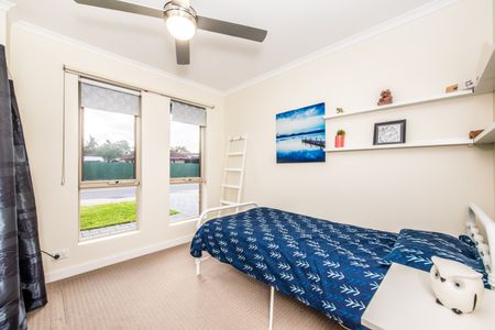 10 Raphael Cresent, Morphett Vale SA 5162 - House For Rent | Domain - Photo 4