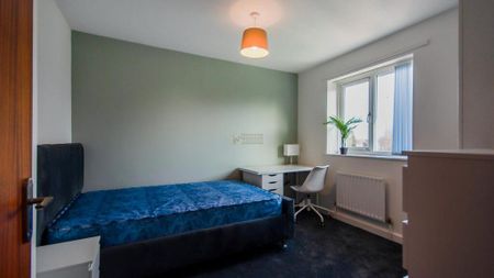 4 bedroom semi-detached house to rent - Photo 4