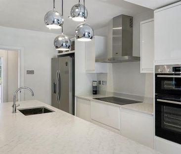 3 bedroom semi-detached house to rent - Photo 5