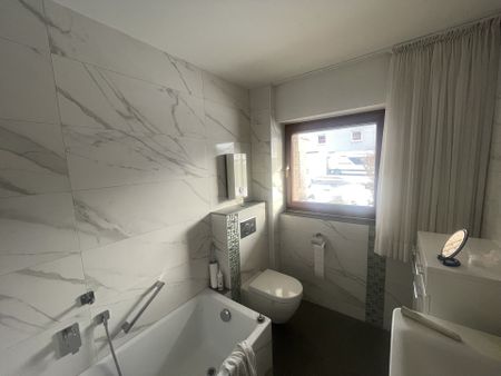 Freistehendes Einfamilienhaus in ruhiger Wohnlage mit Garten und Doppelgarage - Foto 3