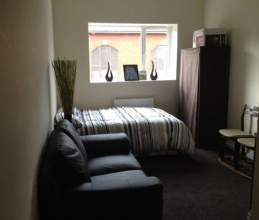 Studio to rent - Photo 2