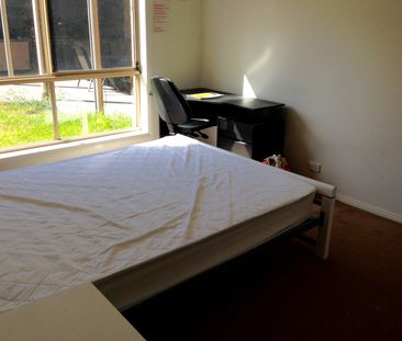 “Rooming House - 1 Room Available” - Photo 3