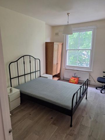 3 bedroom flat to rent - Photo 4