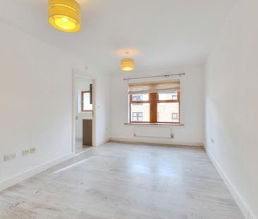4 bedroom townhouse to rent First Lane, Northampton, Northamptonshire, NN5 - Photo 2