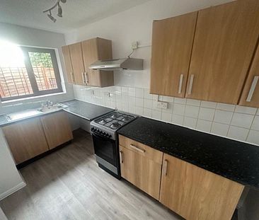 Available 2 Bed Maisonette - Photo 6