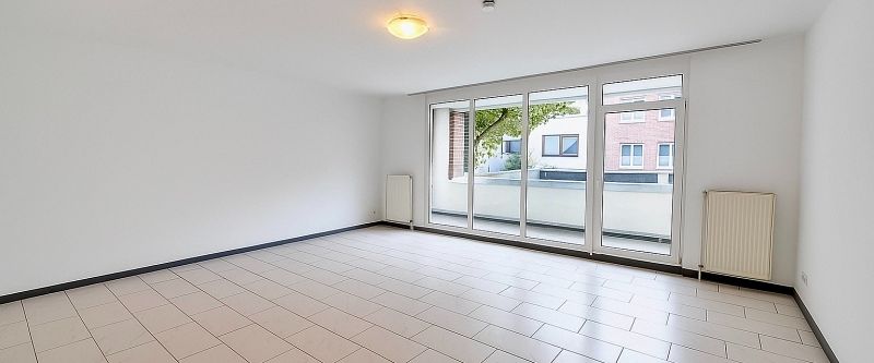 Frisch renovierte 2-Zimmer-Wohnung mit Loggia und Tiefgaragenstellplatz in Neustadt - Photo 1