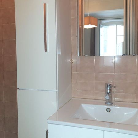 NIMES ECUSSON - IDEAL ÉTUDIANT MEUBLÉ 20 .48M² M2 PROCHE ESPLANADE TOUT COMPRIS, - Photo 4