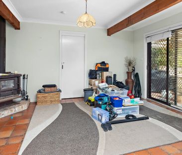 Spacious Family Home with Pool in Kiama Downs - Photo 2