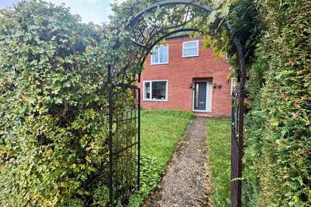 Jubilee Close - Photo 3