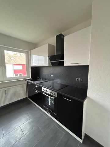 IHR NEUES ZUHAUSE WARTET - 3-Zimmer-Wohnung mit EBK & elegantem Bad - Photo 4