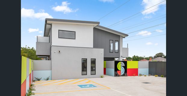 Modern Fully Furnished Studio with HUGE Private Backyard – ALL Bills Included! - Photo 1