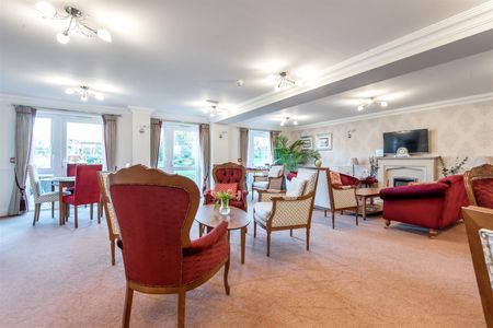 Greenacres Lodge, Warlingham - Photo 2