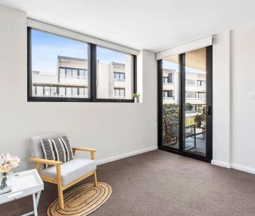 Kingston Living at it's best! - Photo 1