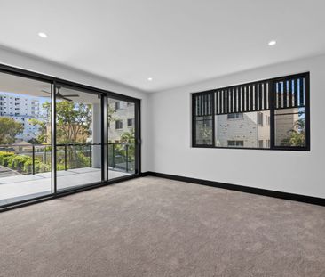 Stunning Apartment in Golden Beach! - Photo 2