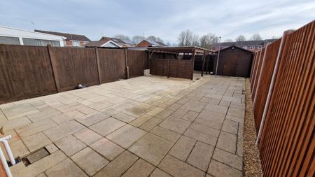 2 bed bungalow to rent in Burchs Close, Taunton - Photo 2