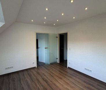 Moderne helle Wohnung 2ZKDB Erstbezug saniert Dachgeschoss Inrath - Photo 4