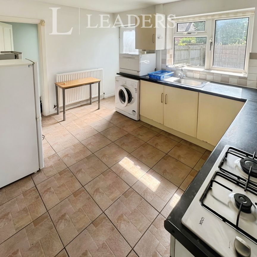 1 bedroom room to rent Wishford Avenue, Nottingham, NG7 - Photo 1