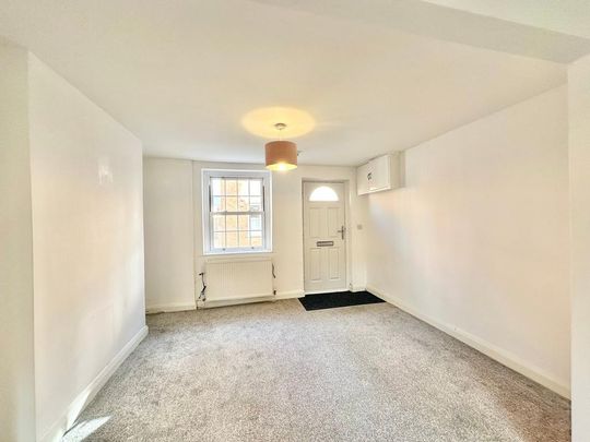 2 bedroom end of terrace house to rent - Photo 1