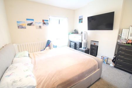 2 bedroom semi-detached house to rent - Photo 4