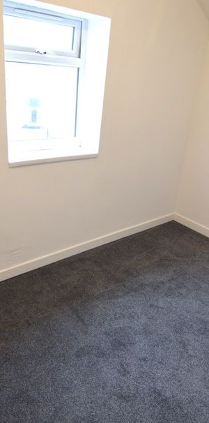 To Let Studio - Photo 1