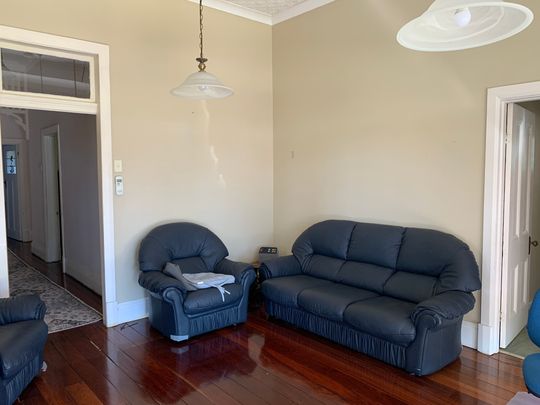 Bassendean - Photo 1