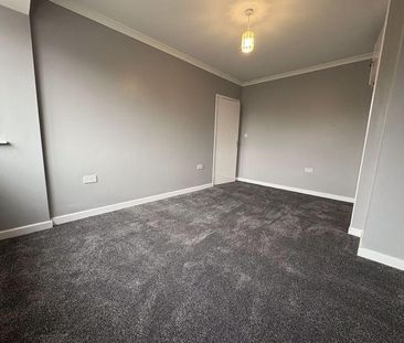 4 bedroom semi-detached house to rent - Photo 4